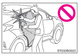 Toyota CH-R. Opening, closing and locking the doors